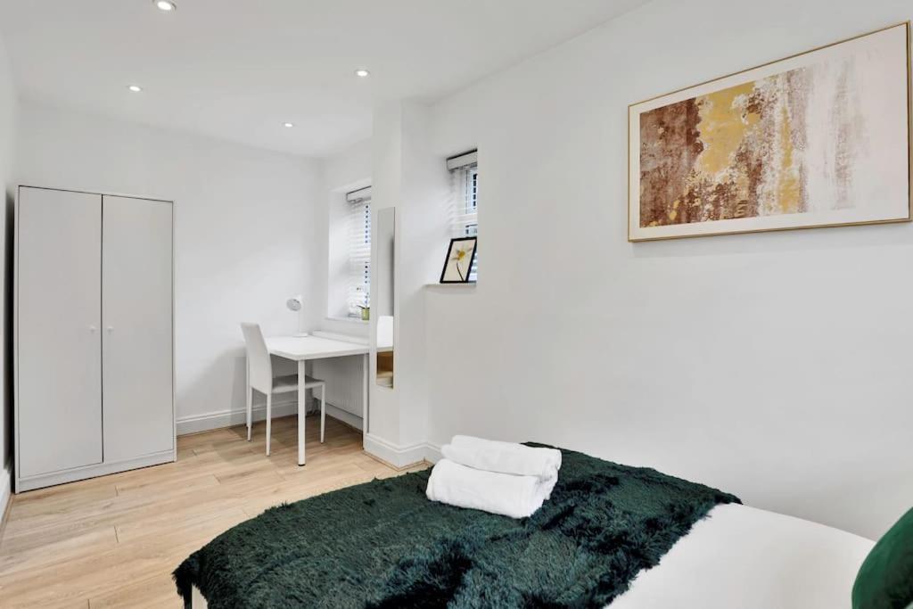 Stylish Camden Flat With Private Garden And Parking Appartement Londres