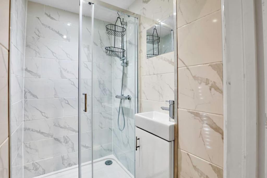 Stylish Camden Flat With Private Garden And Parking * Londres