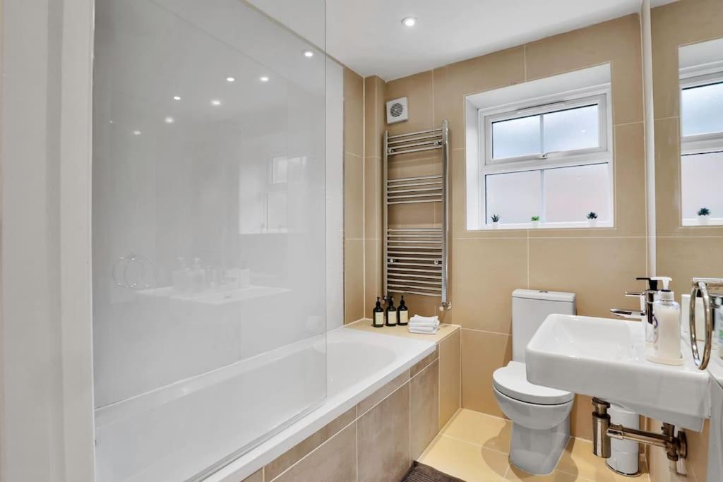 Stylish Camden Flat With Private Garden And Parking * Londres