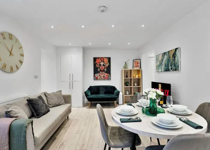 Stylish Camden Flat With Private Garden And Parking