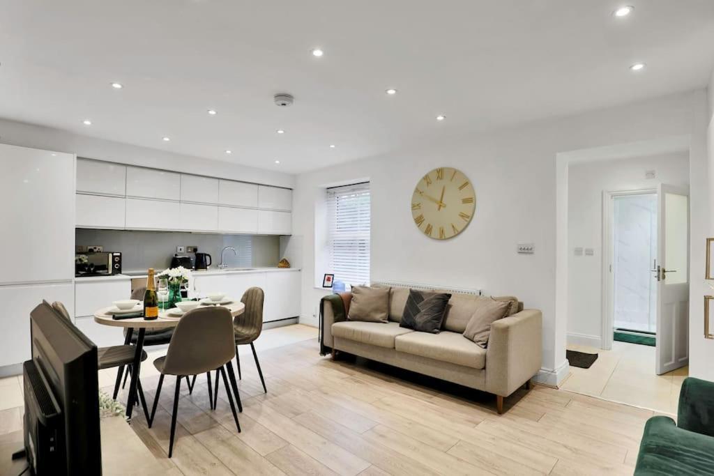 Stylish Camden Flat With Private Garden And Parking Appartamento