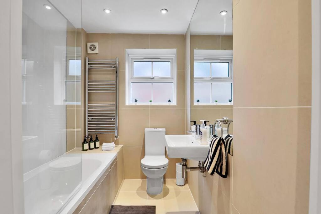 Stylish Camden Flat With Private Garden And Parking Appartamento Londra